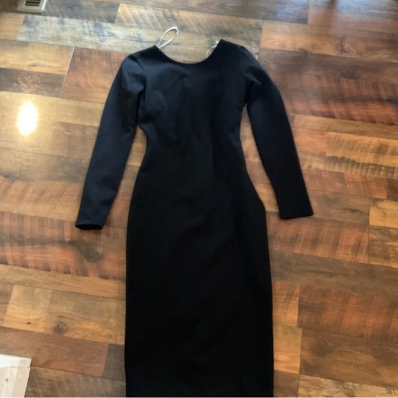 Lulu’s Black Low Cut V Back Fitted Dress M NWT - Picture 5 of 8